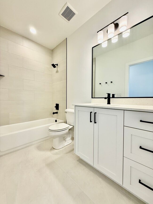 Building Photo - BRAND NEW Four Bedroom Townhome in Desert ...