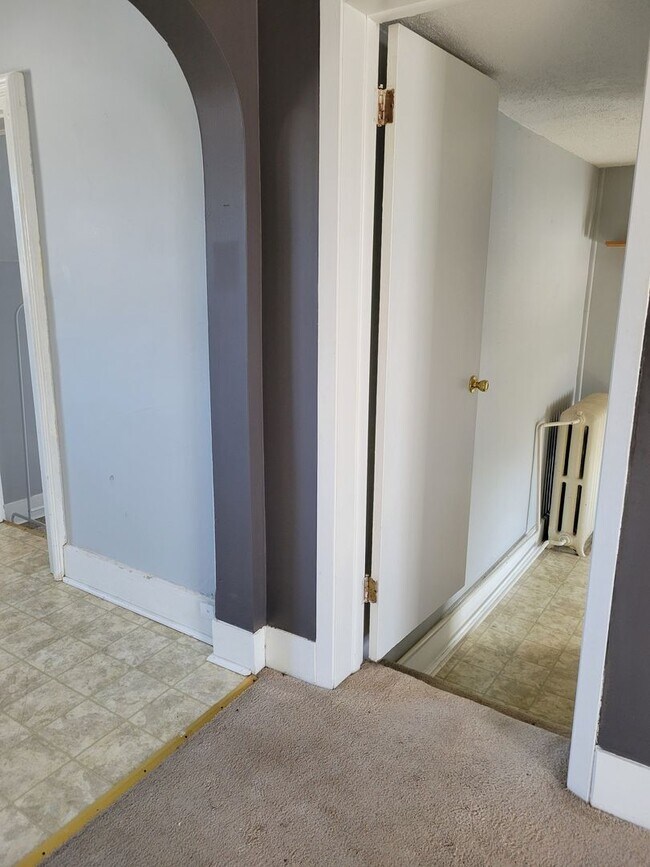 Building Photo - 315 E Maple St