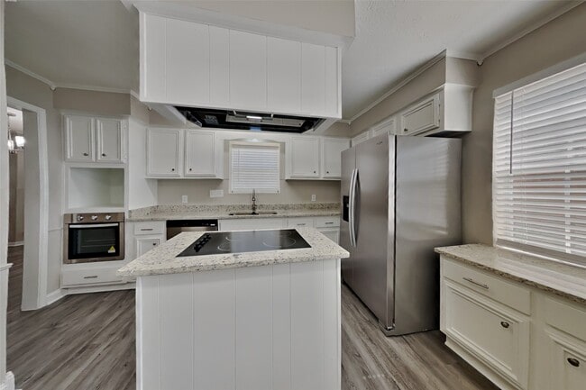 Building Photo - 22731 Elm Bark St