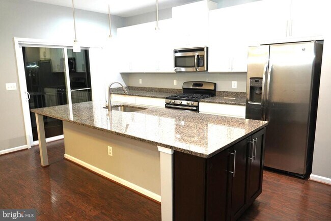 Building Photo - 22410 Glenbow Way
