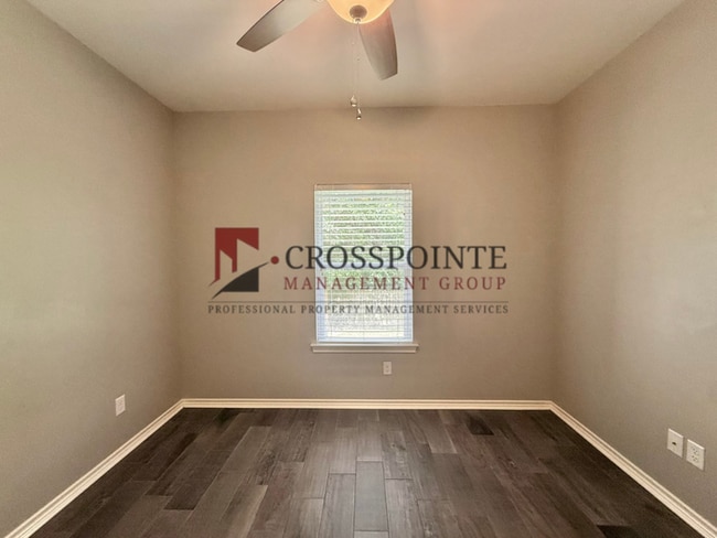 Building Photo - Tour Today! 2 Bedroom 2 Bath Duplex!