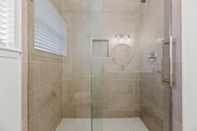 Building Photo - 15362 Meadow Village Dr