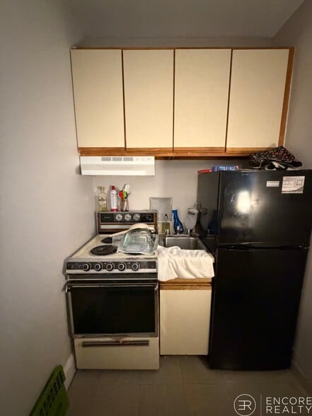 Building Photo - 8 Aberdeen St