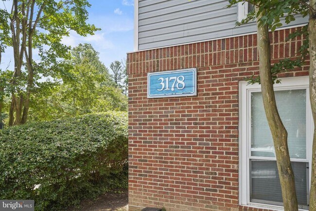 Building Photo - 3178 Summit Square Dr
