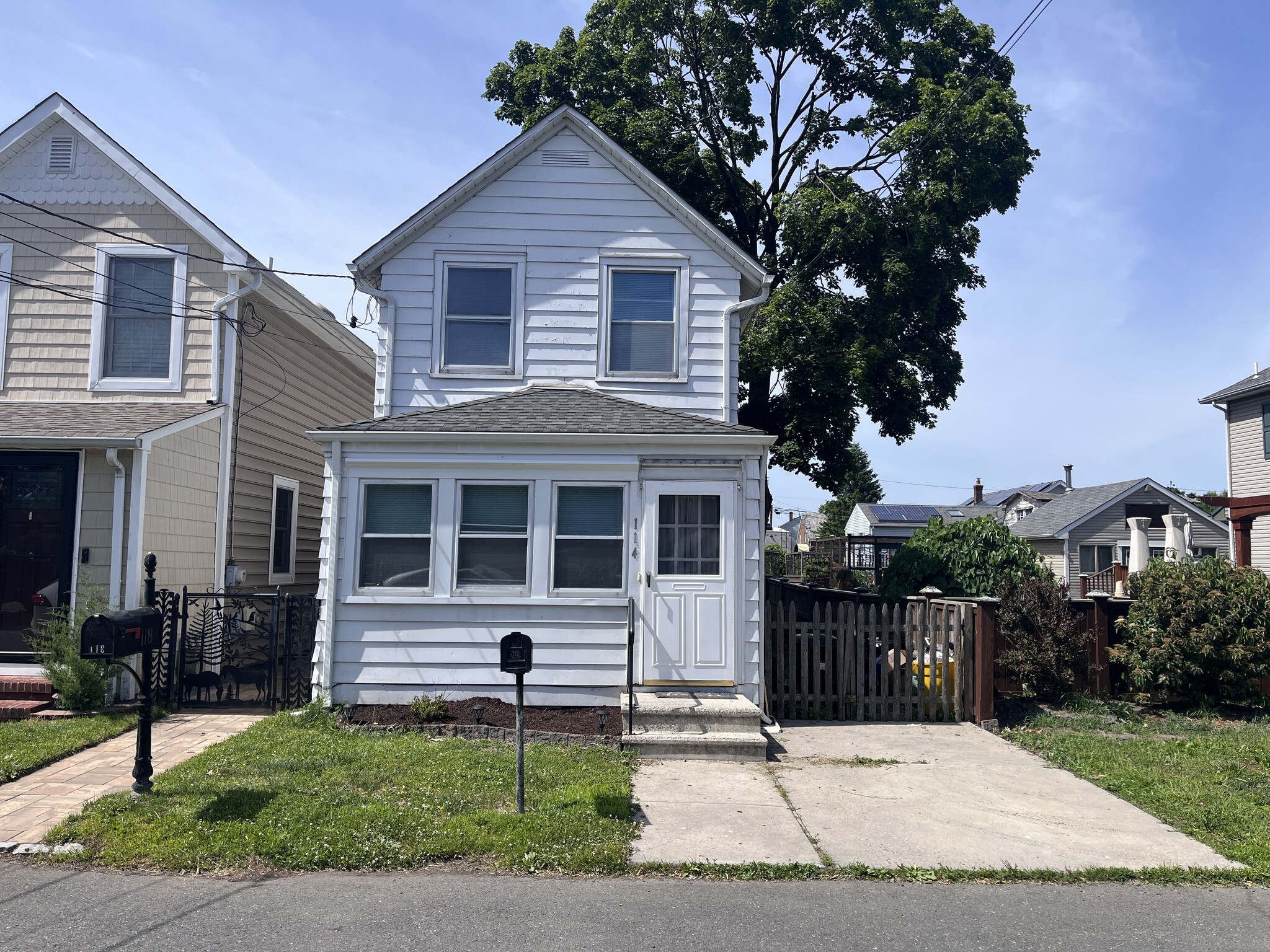 Front - 114 Morgan Ave