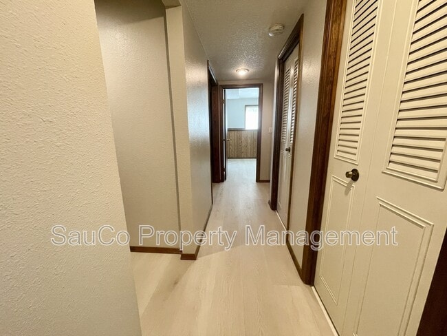 Building Photo - 324 SE 30th Ave