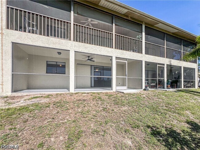 Building Photo - 4530 SW 10th Ave