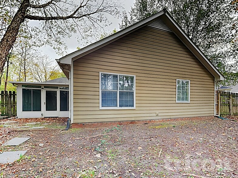 Building Photo - 5513 Southminster Ln