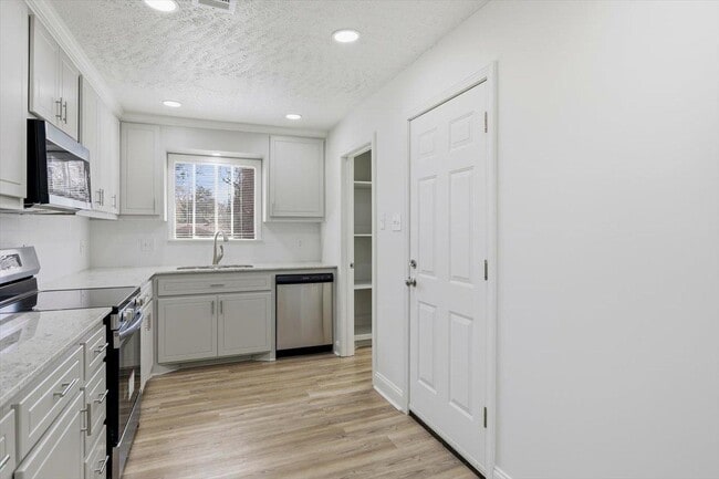 Building Photo - 126 Joanie St