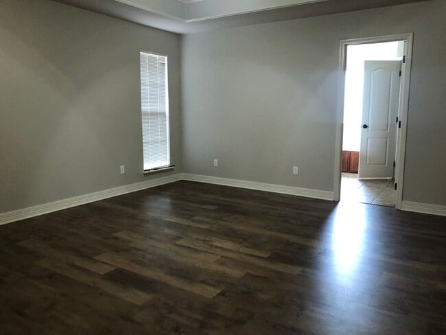 Building Photo - KINGS POINT-GATED COMMUNITY NEAR LSUS COLLEGE