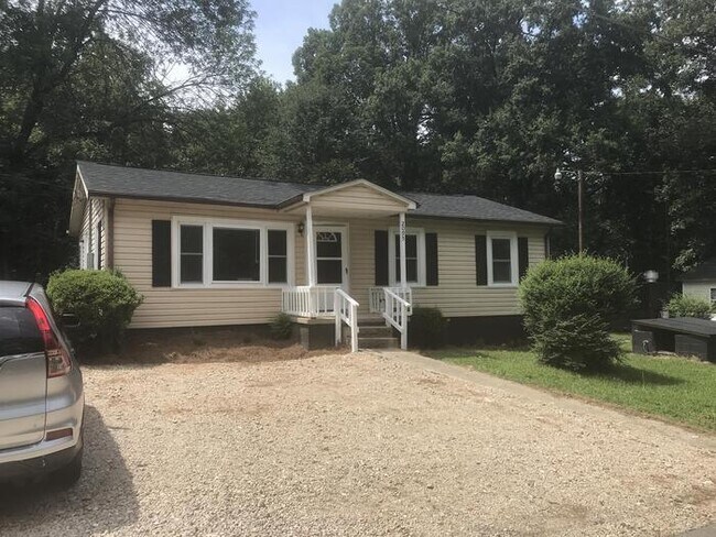 Building Photo - Huntersville: 3 bedroom 1 bath home
