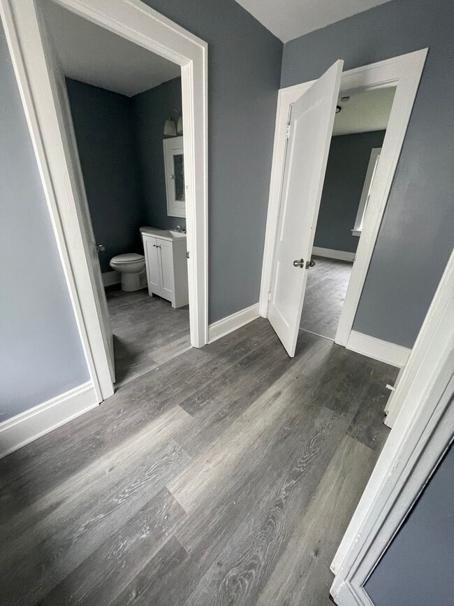 Building Photo - Section 8 Accepted! 3br 2-Story House