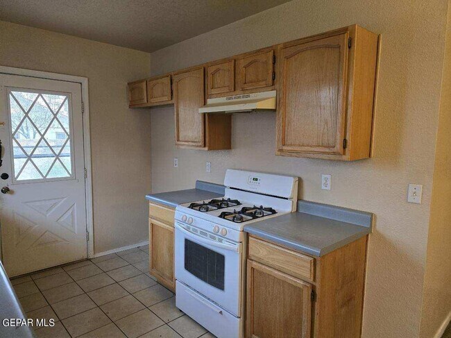 Building Photo - 12105 Castle View Way