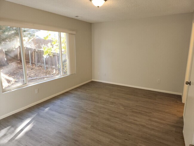 Building Photo - Ridgeview @ Stetson Hills- Newly remodeled 3 bedroom