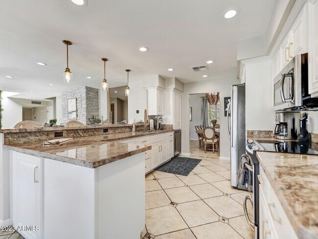 Building Photo - 6836 E Ludlow Dr