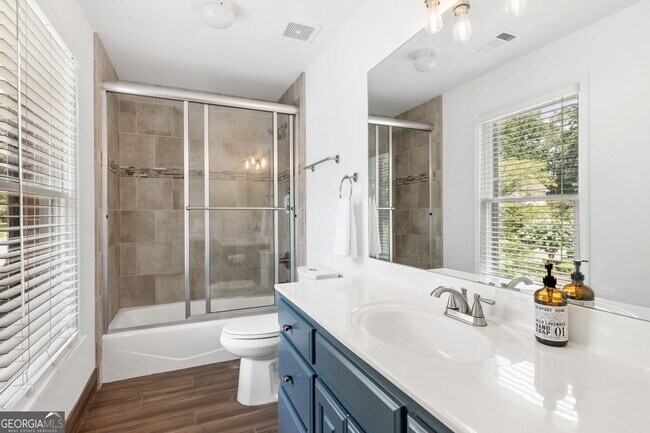 Building Photo - 5170 Deerlake Dr