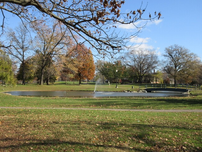 Building Photo - Redbud Alley 123-125 YBR