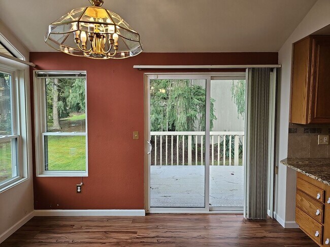 Building Photo - Amazing 3B/3B Single Family Home near Microsoft, prime Redmond location