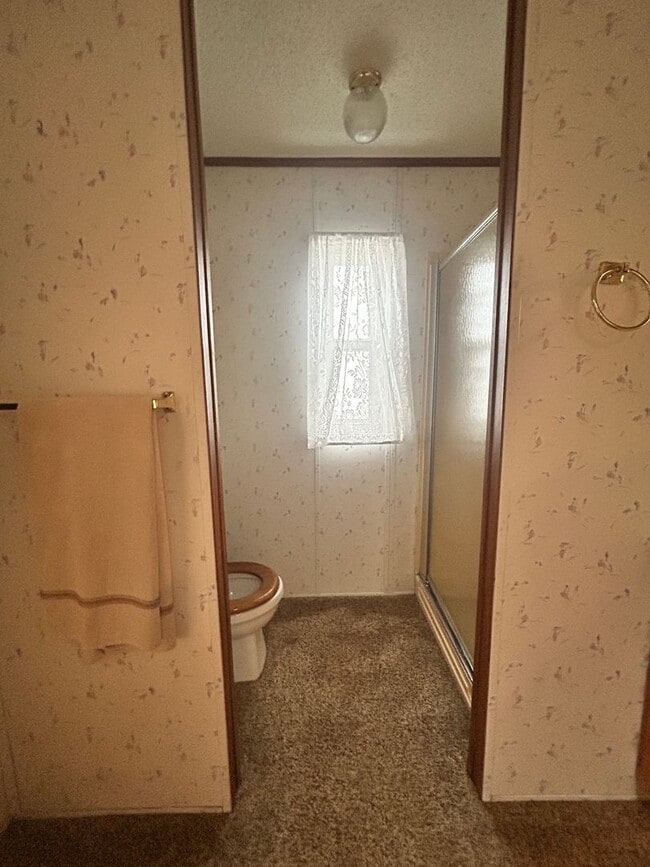 Building Photo - 3 Bed / 2 Bath  on One Acre – Garage Included