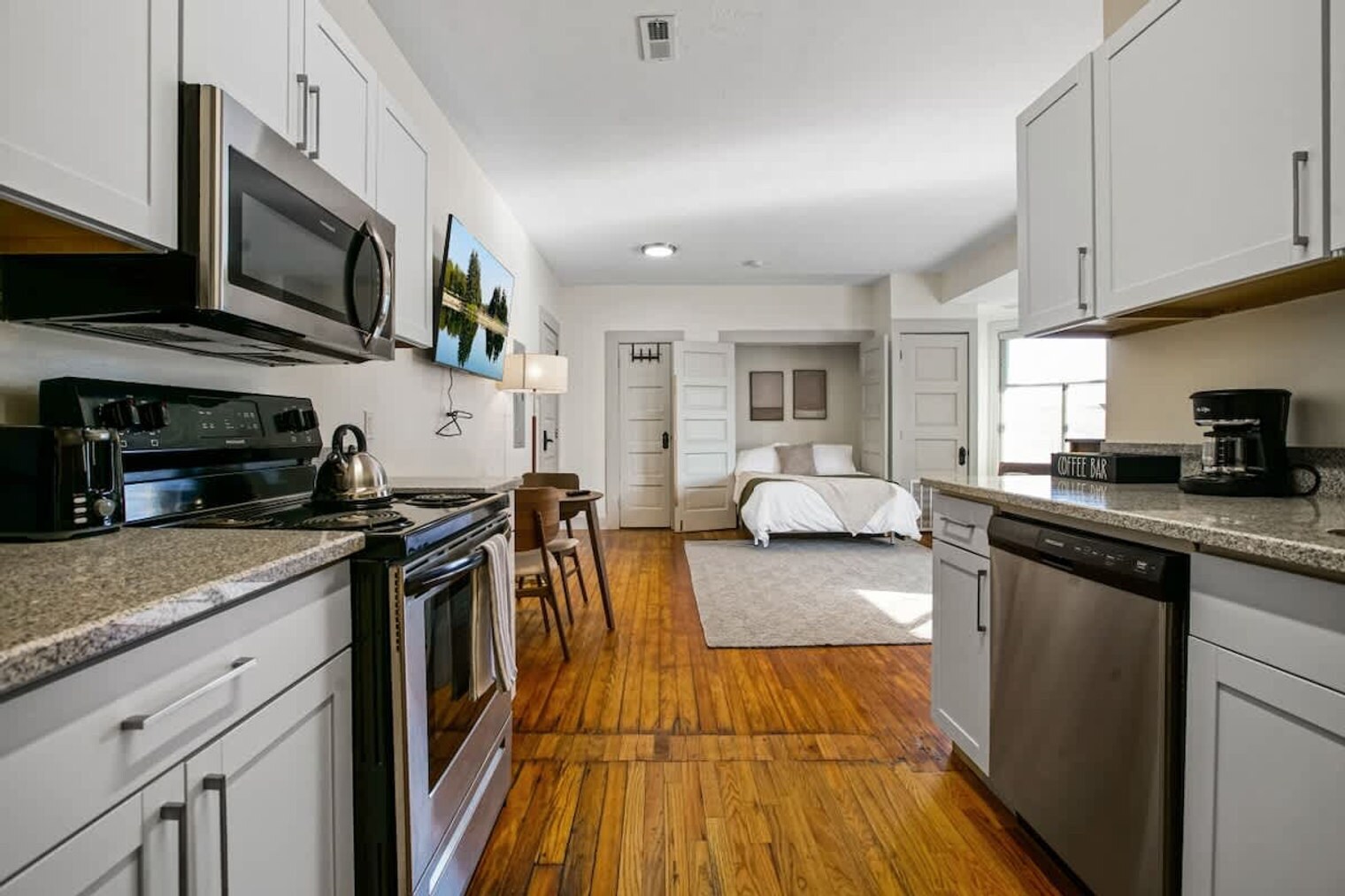 Building Photo - 1848 E 89th St