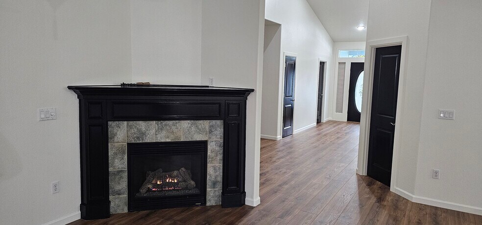 living room main entrance - 9610 NE 102nd St