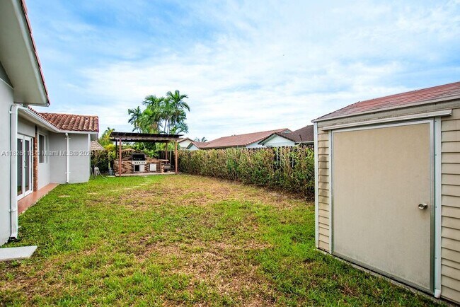 Building Photo - 1626 SW 139th Ave
