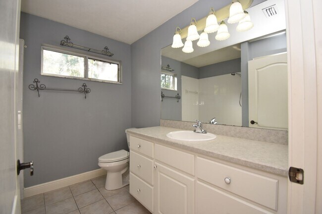 Building Photo - 2414 SW 98 Dr