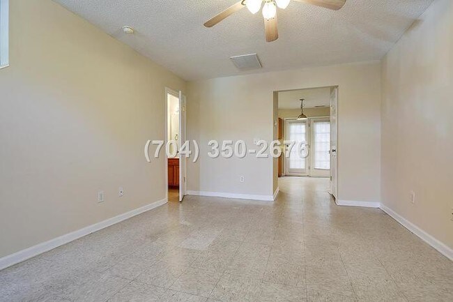 Building Photo - Beautiful townhouse 2 bed 1.5 bath in Monroe
