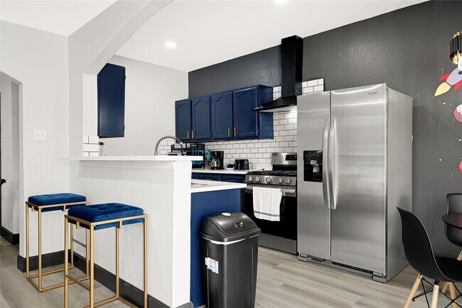 Building Photo - 12115 Wood Forest Dr