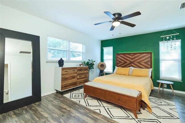 Building Photo - 580 73rd Ave N