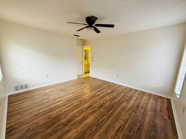 Building Photo - 8992 Hernando Way