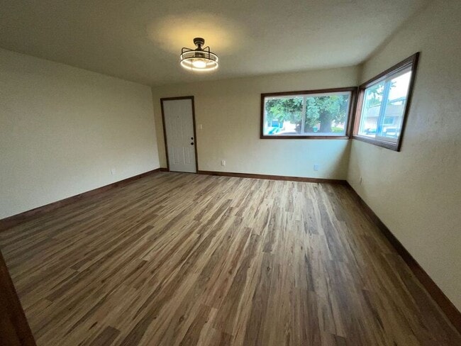 Building Photo - 567 Encinitas Ave