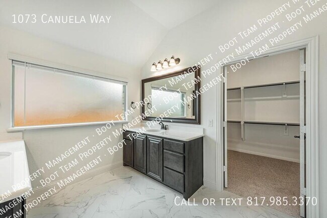 Building Photo - 1073 Canuela Way