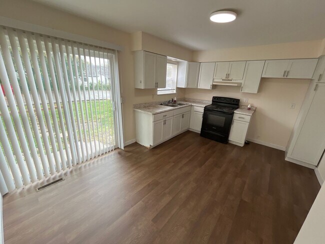 Building Photo - 1001-1007 Brown Road