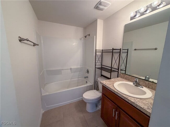 Building Photo - 2927 NW 4th Pl