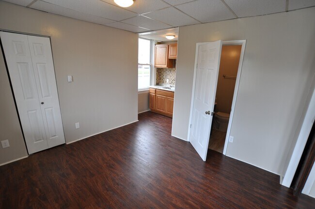 Building Photo - Studio/Efficiency on 1st Floor – No Application Fee! (Beaver Falls)