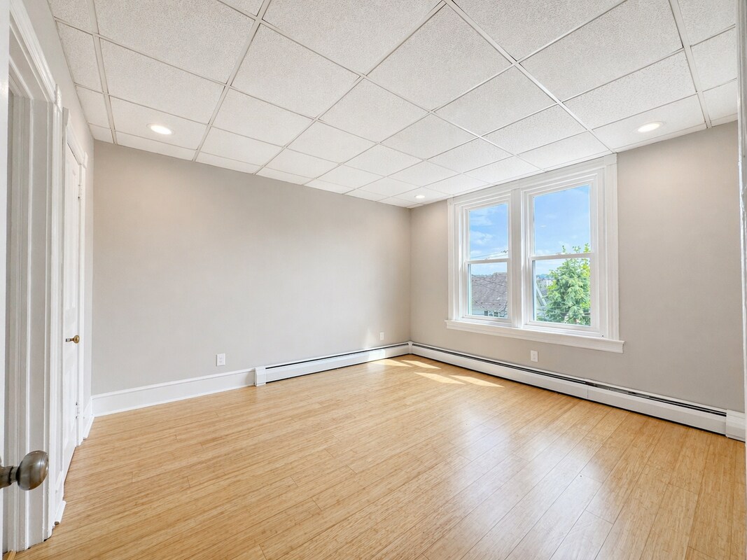 Building Photo - 909 Jackson St