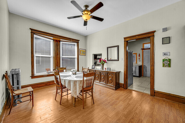 Building Photo - 448 W Englewood Ave
