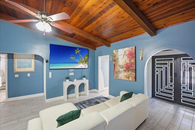 Building Photo - 1326 SW Bartell Ave