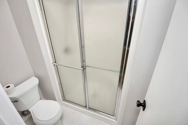 Building Photo - Spacious 2BR/2BA Condo in Prime South Charlotte Location!