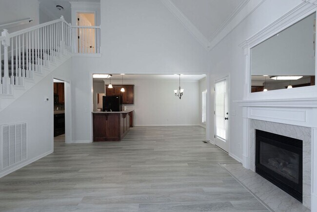 Building Photo - 100 Strathmore Ct