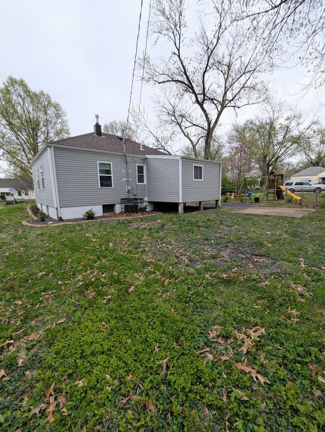 Building Photo - Cutest Corner Lot - Section 8 Friendly