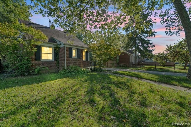Building Photo - 1109 Shadowlawn St