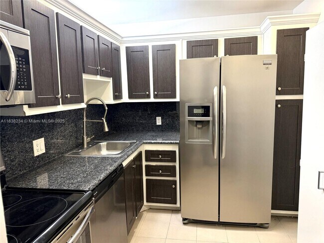 Building Photo - 20335 W Country Club Dr