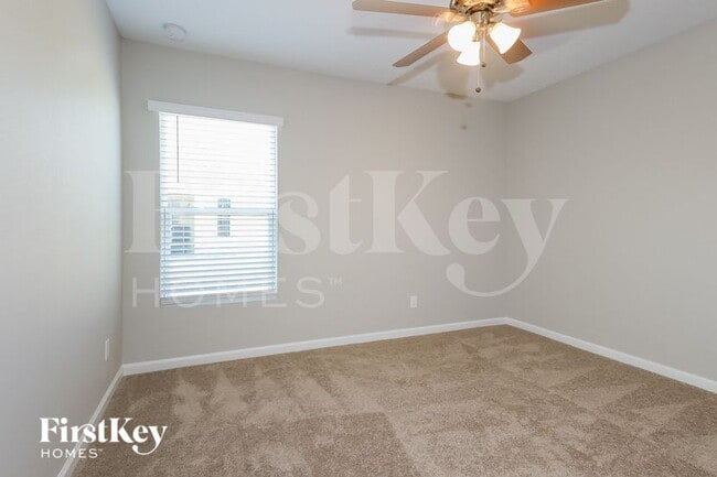 Building Photo - 1992 SW Sunglow St