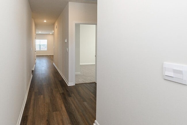 Building Photo - 103 Betty Garrett Dr