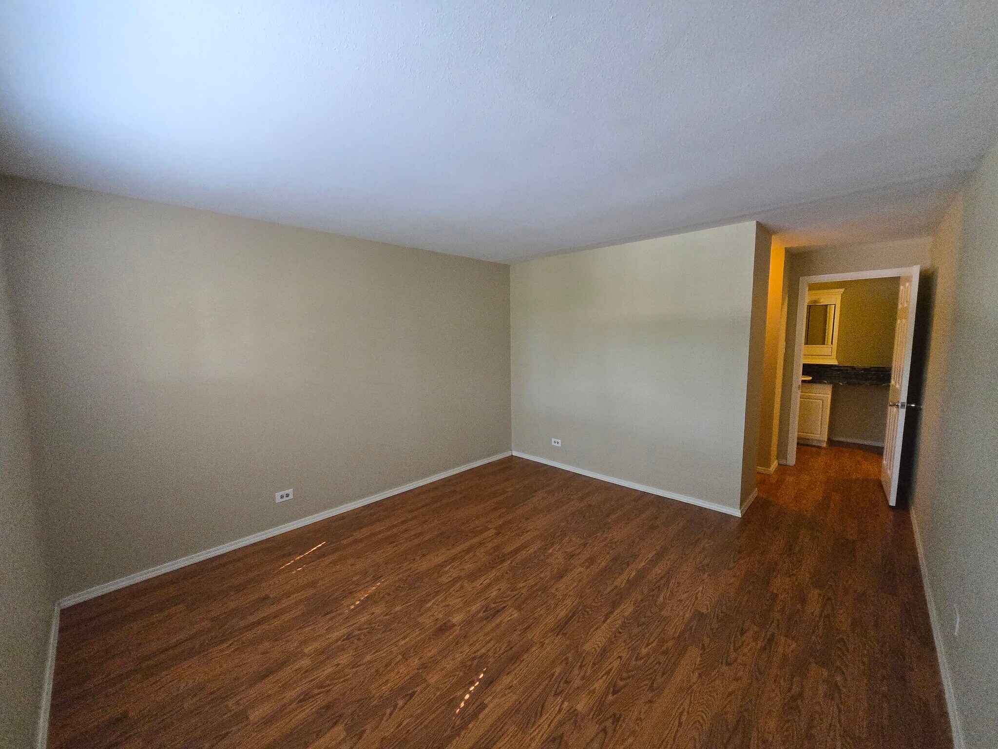Building Photo - 2325 S Linden Ct