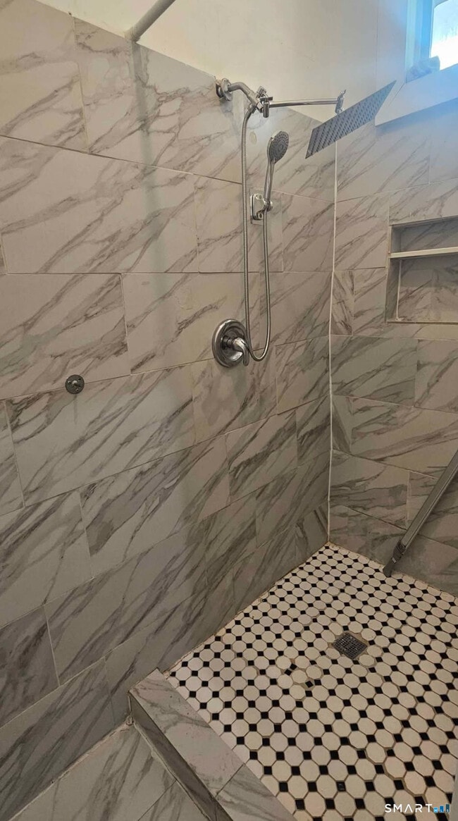 Building Photo - 1495 Pembroke St