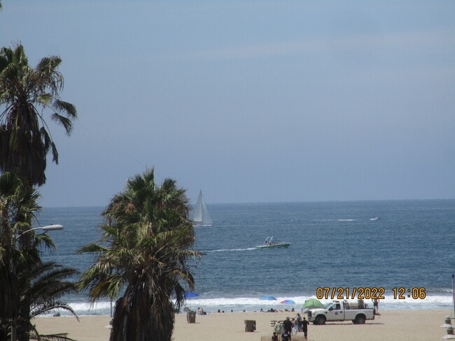 Sailing Time? - 1352 Ocean Park Blvd