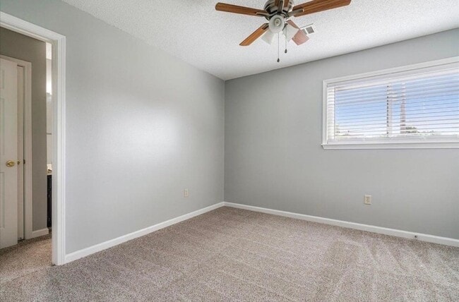 Building Photo - 772 Breeze Way